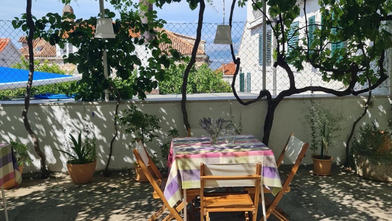 Guesthouse Lidija Sutivan Exteriör bild